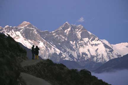 Ảnh chụp ngọn Everest trên dãy Himalaya ngày 03/12/2009. Băng sơn trên núi Himalaya đang tan với tốc độ đáng báo động(Ảnh : Reuters)
