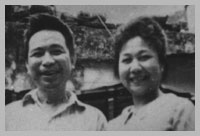 Nhà thơ Lê Đạt cùng với vợ là nghệ sĩ Thúy Thúy (DR)