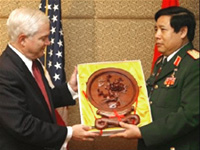 Bộ trưởng Quốc phòng Phùng Quang Thanh và đồng nhiệm Robert Gates 
