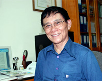 Giáo sư Nguyễn Huệ Chi (DR)  