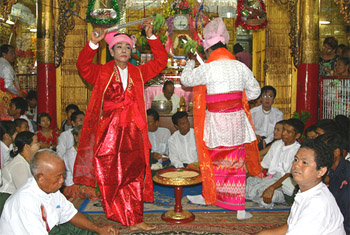 Lễ hội các thần linh tại Taung Byone, Miến Điện (DR) 