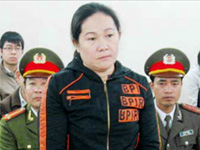 Bà Trần Ngọc Anh trong phiên xử ở Hà Nội (DR)