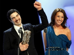 Tahar Rahim đoạt giải tài năng mới và nam diễn viên xuất sắc nhất nhờ vai chính trong phim "Un prophète" (AFP)