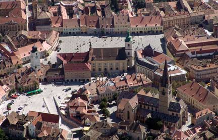 Vue aérienne du Centre historique de Sibiu(Crédit : <a href="http://www.imageart.ro" target="_blank">Daniel Baltat</a>)