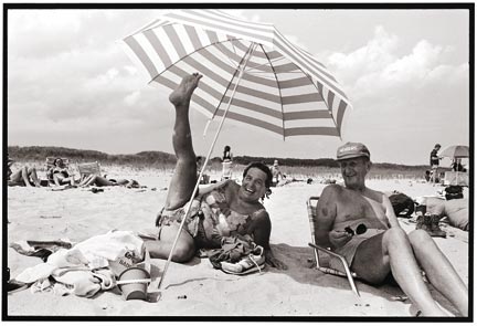 Mes parents, Peter’s Pond Beach, Wainscott, Long Island, 1992.© Annie Leibovitz/ Contact Press Images