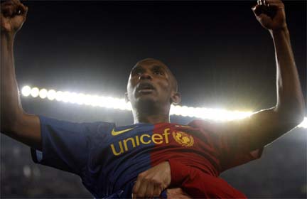 Samuel Eto'o triomphant après son quadruplé.(Photo : Reuters)