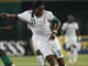 L'Ivoirien Didier Drogba (d) et le Guinéen Kamil Zayatte (g) veulent aller au Mondial.® AFP / Issouf Sanogo