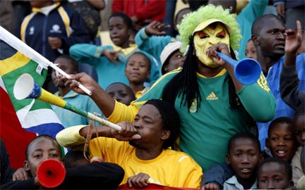 Les supporters sud-africains répètent à un an du Mondial 2010.(Photo : Reuters)
