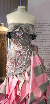 Ga-Ya-San : robe du soir Christian Dior par John Galliano.(Photo : Guy Marineau)