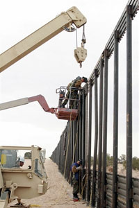 Le mur, dont la construction est coûteuse, pourrait laisser la place au P28, frontière virtuelle, actuellement à l'essai.(Photo : AFP)