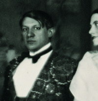 Madame Errazuriz, Picasso et Olga au bal du comte de Beaumont. Man Ray 1924. Épreuve gélatino-argentique.© Man Ray Trust/Adagp/ Succession Picasso 2007.