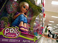 Les détaillants américains ont commencé à retirer les jouets dangereux de leurs étagères dès la semaine dernière. (photo : Reuters)