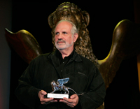Le cinéaste américain Brian De Palma reçoit le Lion d'argent du meilleur réalisateur pour son film <em>Redacted</em>.(Photo : Reuters)