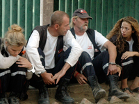 Quatre des six membres de l'Arche de Zoé ayant entamé une grève de la faim samedi 8 décembre 2007.( Photo : Reuters )