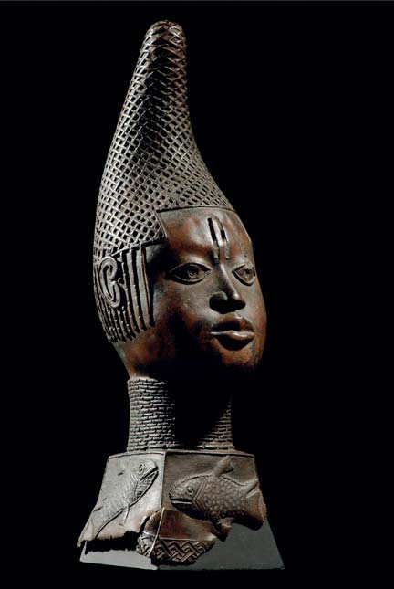 Tête commémorative d'une Reine Mère "uhumnwun elao". Royaume de Bénin, Nigeria, XVe-XVIe siècle (Photo : Jürgen Liepe © Ethnologisches Museum - Staatliche Museen zu Berlin)