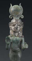 Statuette de divinité féminine hathorique, 1ère moitié du 1er millénaire av. J.-C. (bronze, argent)© Photo RMN