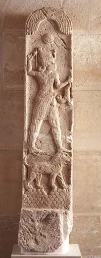 Stèle d’Amrit : melquart sur son lion, calcaire.© Photo RMN