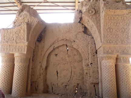 Vestiges de la mosquée Hadji Piyada, datant du 9ième siècle de notre ère.(Photo : Constance de Bonnaventure/ RFI)