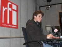 Lorenzo, le fils d'Ingrid Betancourt, dans les studios de RFI ce vendredi 7 décembre.(Photo : S.Bonijol/RFI)