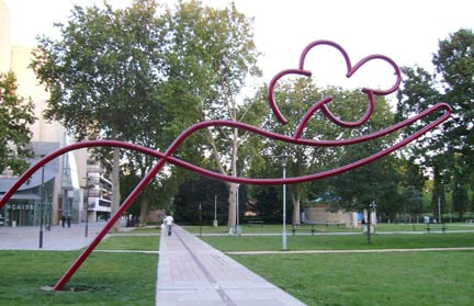 Sculpture dans le Parc de Bercy à Paris.(Photo : Danielle Birck/ RFI)