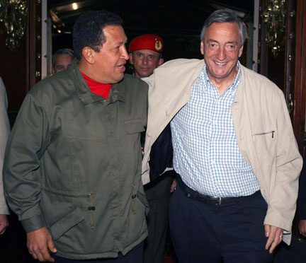 Le président vénézuelien, Hugo Chavez, (à gauche) et l'ancien président argentin Nestor Kirchner.(Photo : Reuters)