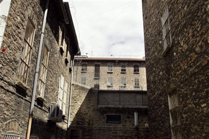 La maison d'arrêt de Fresnes, où les 6 membres de l'Arche de Zoé pourraient être incarcérés.(Photo : AFP)