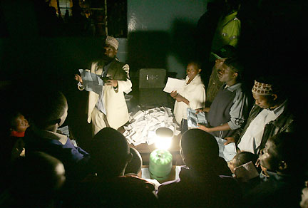 Dépouillement d'un scrutin dans la banlieue de Nairobi.(Photo : Reuters)