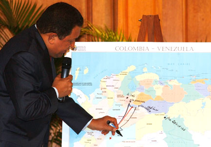 Le président vénézuélien Hugo Chavez présente les modalités envisagées pour la libération de trois otages des FARC lors d'une conférence de presse le 26 décembre 2007 à Caracas.(Photo : Reuters)