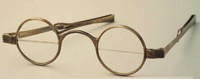 Les lunettes à double foyer. Une invention de Benjamin Franklin.(DR)