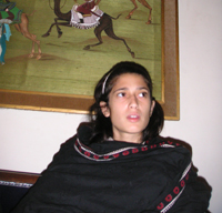 Un mélange de Salma Hayek et de sa tante Benazir, Fatima Bhutto fait partie de la branche dissidente de la famille. Elle se méfie du poids de «&nbsp;l’héritage Bhutto&nbsp;». Journaliste au grand quotidien de Karachi <em>The News</em>, et engagée notamment pour les droits des femmes pakistanaises, elle attend patiemment son tour.(Photo : S.Lagarde)