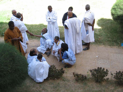 Les salariés d'Air Mauritanie ont décidé de poursuivre leur <em>sit-in</em> dans les locaux de la compagnie à Nouakchott, jusqu'au paiement de leurs indemnités de licenciement. Le liquidateur a dix jours pour verser aux employés 70% de leurs droits.(Photo : Manon Rivière)