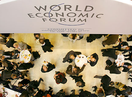 Dans le hall du Forum économique mondial à Davos, le 23 janvier 2008.(Photo : Reuters)