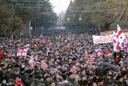 Les partisans de Mikheïl Saakachvili, sont venus soutenir le candidat à la présidence géorgienne à Zugdidi, ce jeudi 3 janvier.(Photo : Reuters)