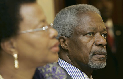Kofi Annan et Graça Machel, le 22 janvier 2008.(Photo : Reuters)