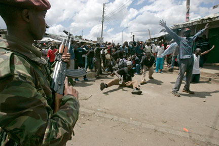 Des opposants au président Kibaki ont manifesté dans tout le pays. Ils crient à la fraude et ont été séverement réprimés. 

(Photo : Reuters)