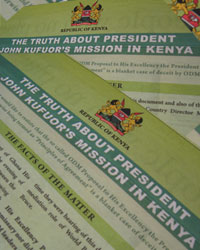 &nbsp;«<em>&nbsp;La vérité sur la mission du président John Kufuor au Kenya&nbsp;</em>».(Photo : L. Correau/RFI)