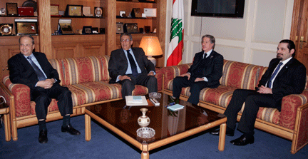 (De gauche à droite) Michel Aoun, Amr Moussa, Amin Gemayel et Saad al-Hariri.(Photo : Reuters)