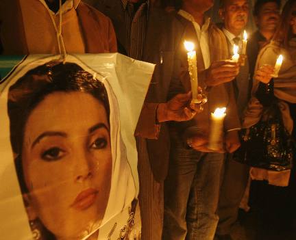 Cérémonie en hommage à Benazir Bhutto ce 31 décembre à Lahore.(Photo : Reuters)