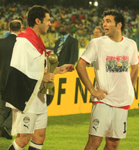 Hosni, meilleur joueur de la CAN et Moteab (à droite) jouent tous deux dans le championnat égyptien.(Photo : Pierre René-Worms/RFI)