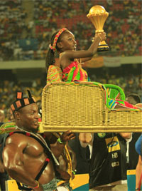 Le Ghana offre la coupe à l'Egypte.(Photo : Pierre René-Worms/RFI)