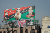 La flèche du PPP, le parti de Benazir Bhutto.(Photo : Claude Verlon/ RFI)
