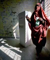 Plus de 80 millions de Pakistanais votent, ce 18 février 2008, pour des élections législatives décisives. (Photo : Reuters)
