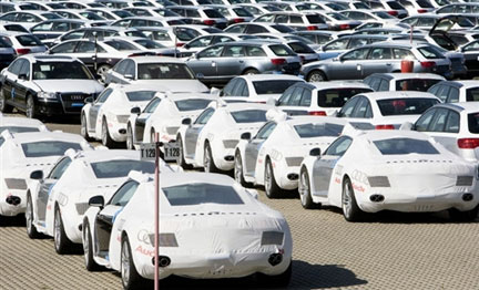 Des centaines de nouvelles voitures Audi prêtes à être exportées.(Photo : AFP)