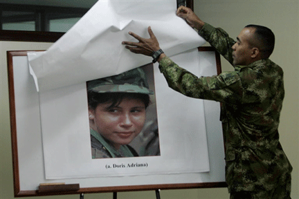 La photo de Dari Conde Rubio, alias Doris Adriana, membre des FARC, a été présentée lors d'une conférence de presse annonçant son arrestation.(Photo : AFP)