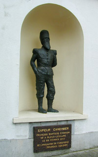 Statue érigée en l'honneur du Sapeur Camember(Photo : Ville de Lure)