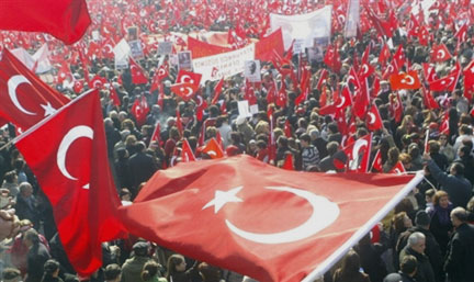 Des dizaines de milliers de personnes ont manifesté samedi 9 février à Ankara, pour le 2e fois en 8 jours.(Photo : AFP)