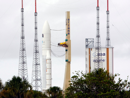 C'est la première fois que le centre spatial de Kourou, en Guyane, dessert la station spatiale internationale. L'ATV de 20 tonnes est le plus gros véhicule jamais lancé par une fusée Ariane 5. ( Photo : Jody Amiet)