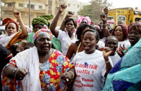 Des Sénégalaises manifestant à Dakar contre la vie chère, dimanche 29 mars.(Photo : AFP)
