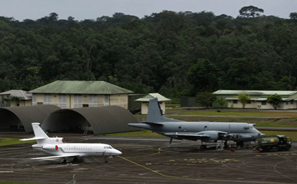 Un Falcon 900 s'est posé en Guyane pour parer à toute éventualité dans le dossier Betancourt.(Photo : Jody Amiet)