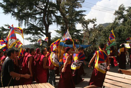 Chaque jour des moines manifestent devant le temple de Dharamsala pour protester contre les violences commises par le régime de Pékin. Certains ont entamé une grève de la faim.
(Photo : M. Ennaïmi/RFI)